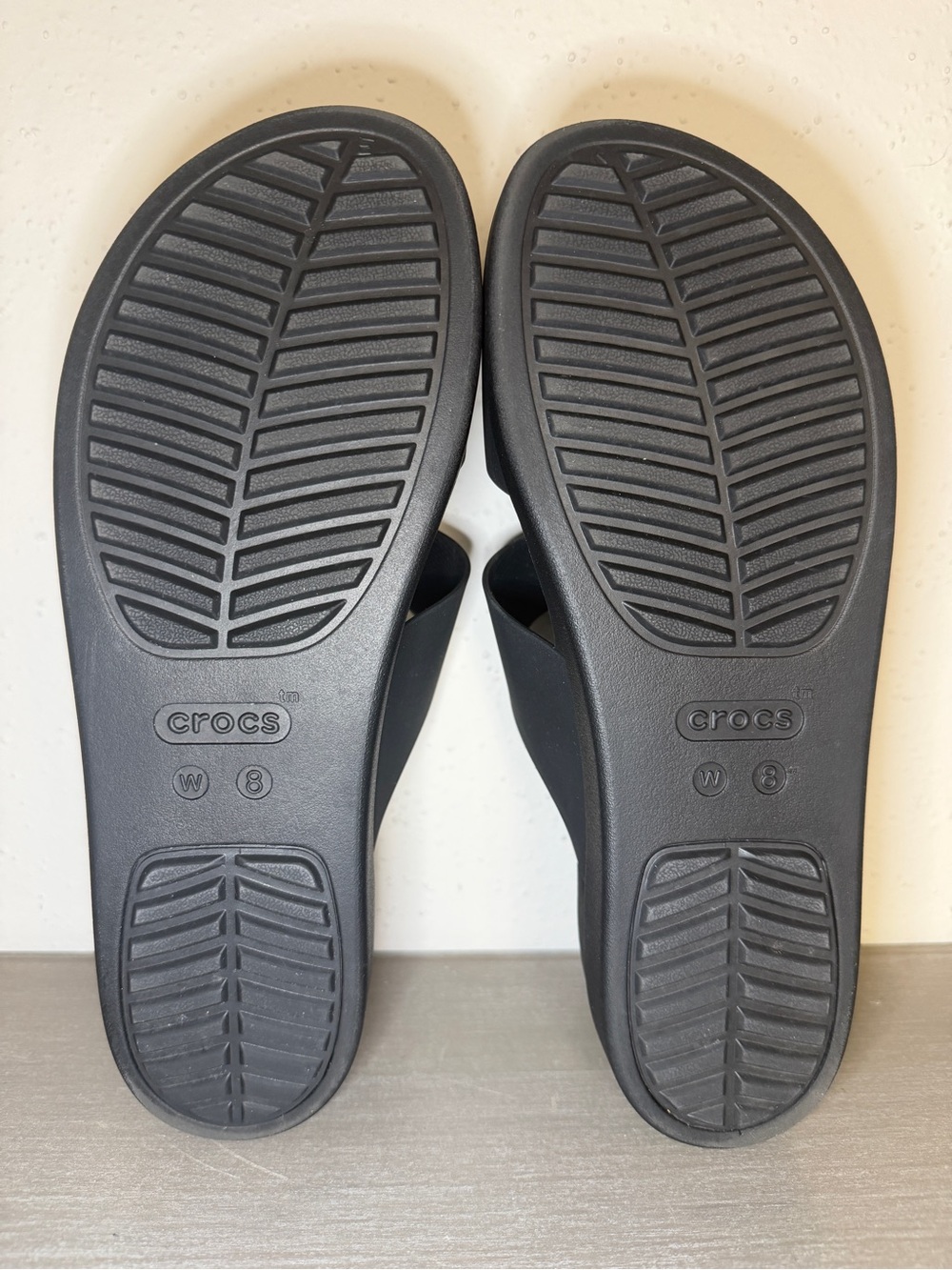 Crocs Women’s Black Platform Slide Sandals Slip-On Cushioned Synthetic Size 8W - Picture 8 of 9